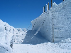 Mount_Washington_chained_building